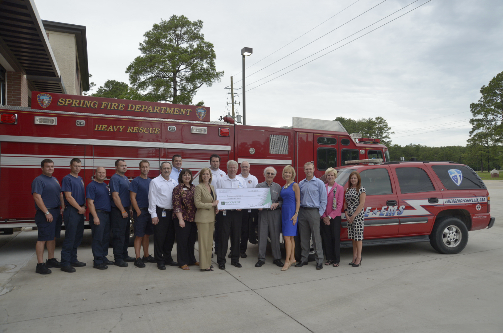 Emergency Ministries receives $20,000 donation from Woodforest Charitable Foundation.