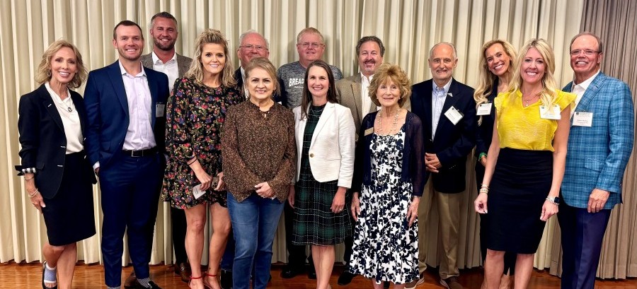 Woodforest Charitable Foundation donates
$1,400,000 to local charities dedicated to serving our neighbors in need.
